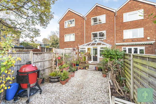 4-bed house on 100 Linden Way, London, £750,000
