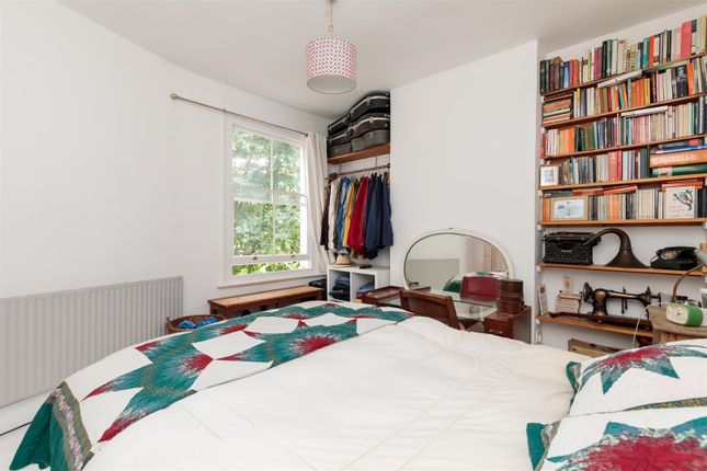 Property for sale in Clissold Crescent, London