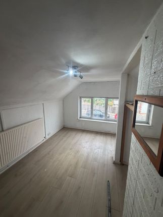 33 Horndon Road, Romford photo 4