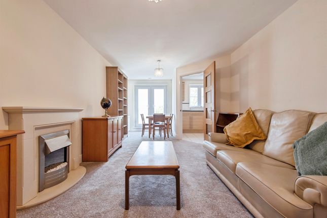 45, Goodes Court, Royston photo 4