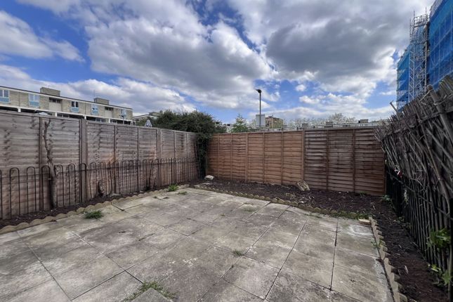Flat 3 Dagobert House, Smithy Street, London photo 3