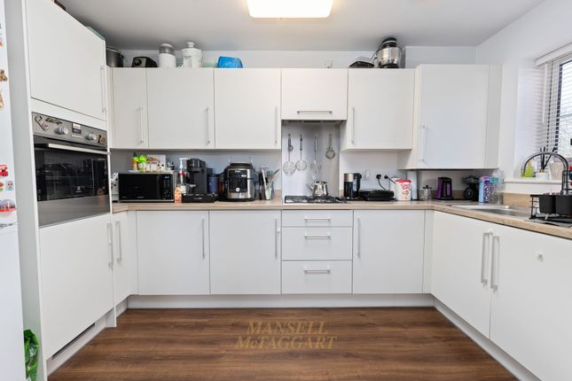 2 Zircon House Daffodil Crescent, Crawley photo 2