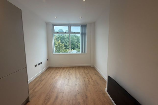 17 Missenden House Chalfont Park, Gerrards Cross photo 4