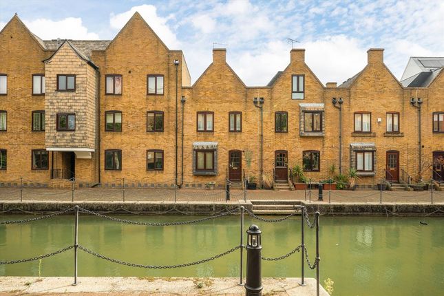 Property for sale in E1W 2JQ