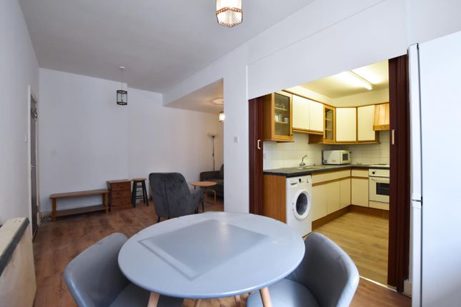 Flat to rent in Hanover Gate Mansions, Park Road, London