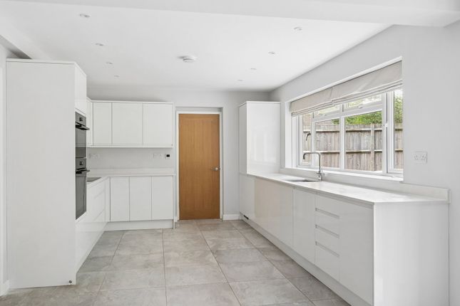 125, Valley Road, Rickmansworth photo 3