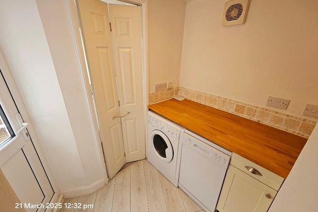 11, Northampton Road, Wellingborough photo 4