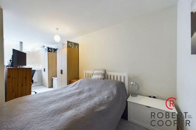 Flat 9 Solis, 260, Field End Road, Ruislip photo 3