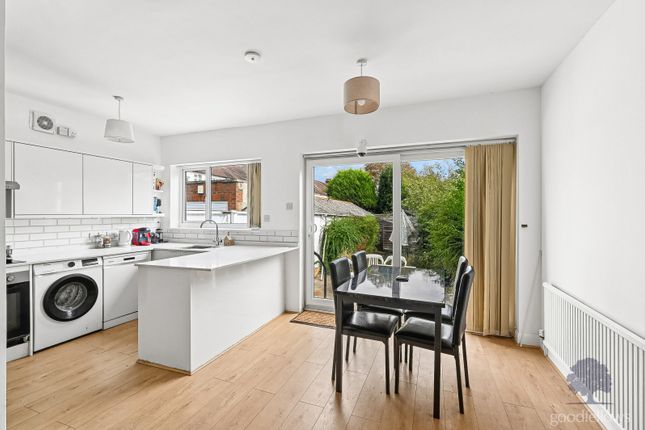 1, Martin Grove, Morden photo 3