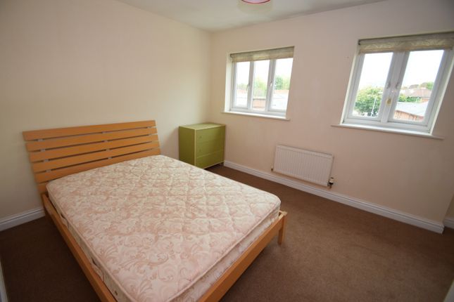 Town house to rent in Reilly Street, Hulme, Manchester.
