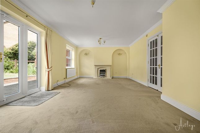 15 Heneage Drive, Swansea photo 4