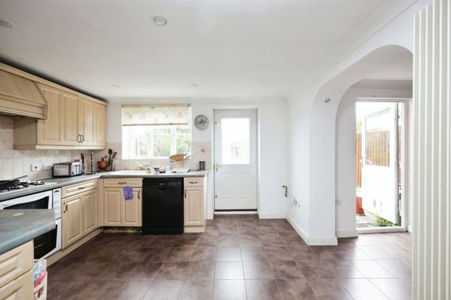 11, Rose Park Close, Hayes photo 4