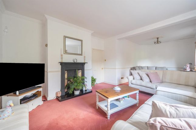 The Gables, 1, Cricket Hill, Finchampstead photo 3