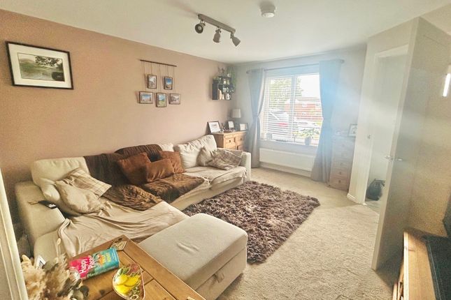 8, Robertson Close, Middlesbrough photo 3