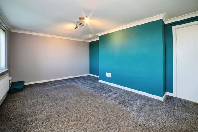 9, Monsal Crescent, Alfreton photo 3
