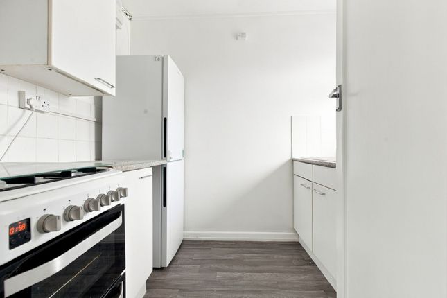 Flat 46, Coleman Court Kimber Road, London photo 4
