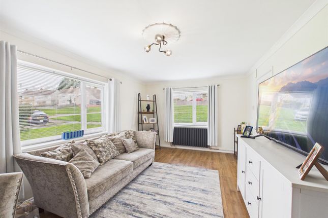 59, Maesglas, Llanelli photo 3