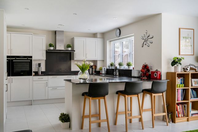 1, Astley Close, Little Kineton photo 4