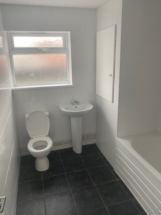 Maisonette to rent in Countisbury Avenue, Cardiff