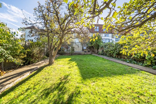 20, Creighton Avenue, London photo 4
