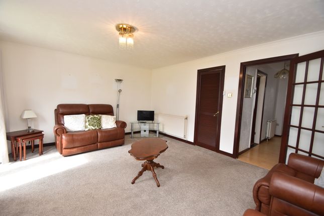 83, Harburn Drive, West Calder photo 2