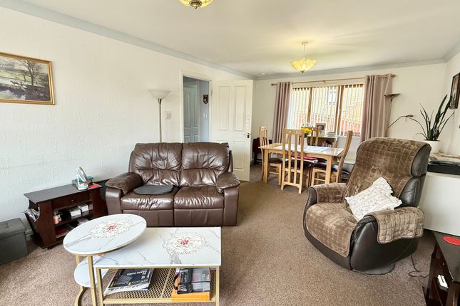 1 Craighead Gardens, Lesmahagow, Lanark photo 4