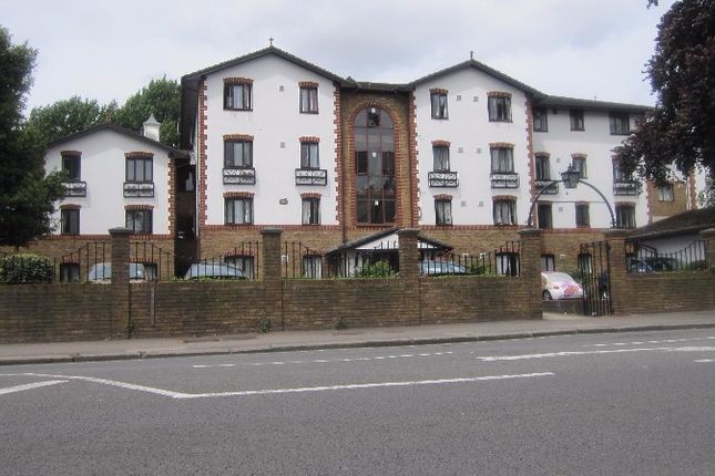 Flat to rent in The Beeches, Lampton Road, Hounslow, Middlesex