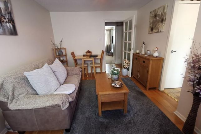 Flat to rent in Celadon Close, Enfield