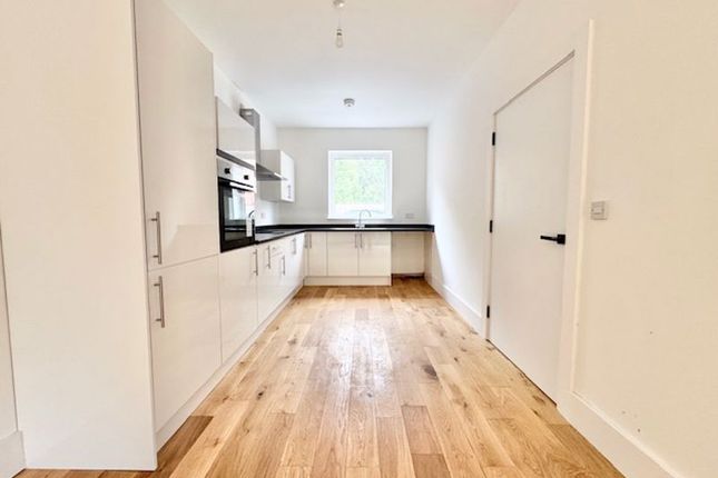 8 The Curve, Welholme Avenue, Grimsby photo 4