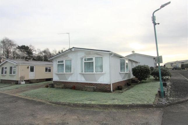 Mobile/park home for sale in First Avenue, Holly Lodge, Lower Kingswood, Tadworth