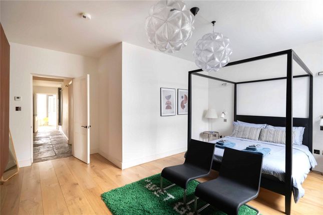 Flat to rent in Lansdowne Crescent, Notting Hill