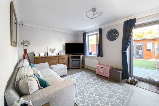 9, Worcester Drive, Kent photo 2