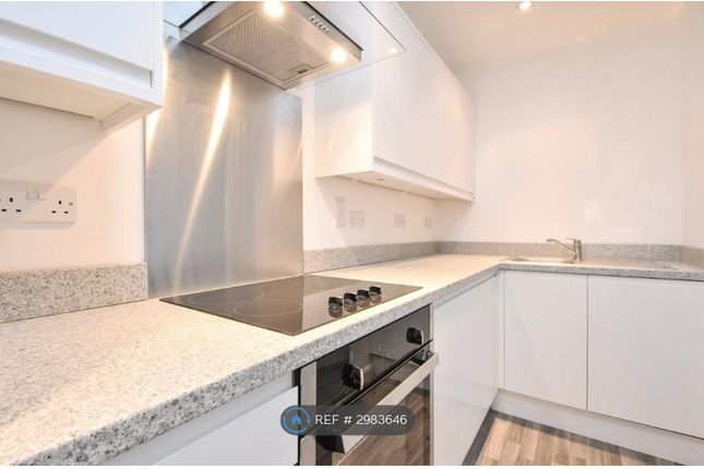 Flat, The Elms John Street, Luton photo 4