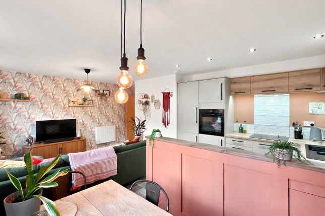 7, Selside Court, Manchester photo 3
