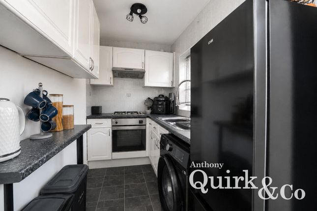 21, San Remo Road, Canvey Island photo 4