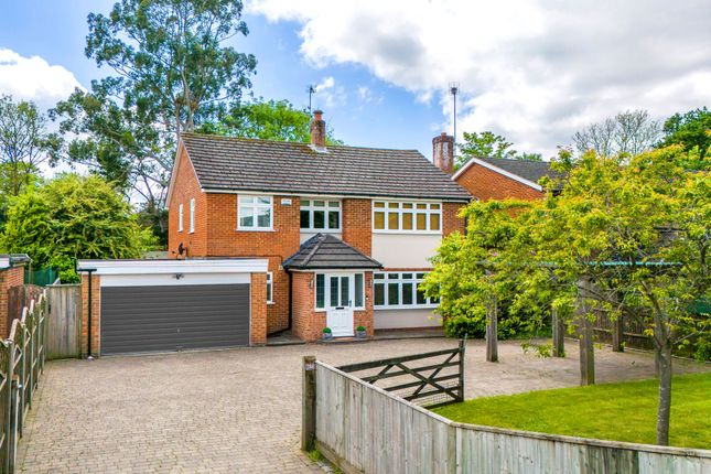 Thumbnail Detached house for sale in Reading Road, Winnersh