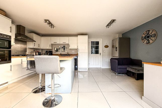 28 Sellicks Road, Monkton Heathfield, Somerset photo 4
