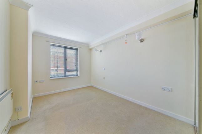 Flat for sale in Brighton Road, South Croydon