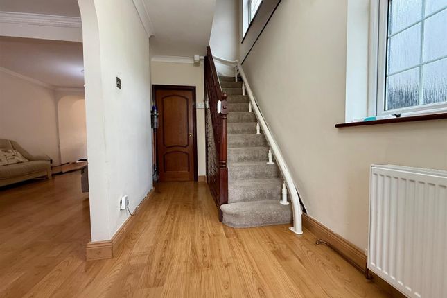 18, Kenton Avenue, Southall photo 2