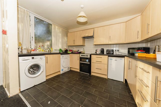 Town house for sale in Wood Close, Hatfield