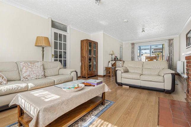 34, Churchfields Drive, Steeple Bumpstead photo 4