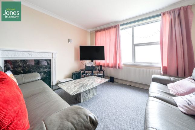 Flat to rent in Brighton Road, Lancing, West Sussex