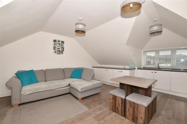 Thumbnail Flat for sale in Victoria Road, Coulsdon, Surrey
