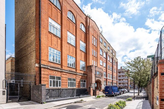 Flat to rent in Henriques Street E1, Aldgate, London,