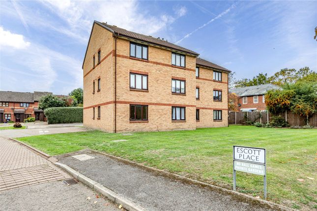 38, Escott Place, Chertsey photo 3