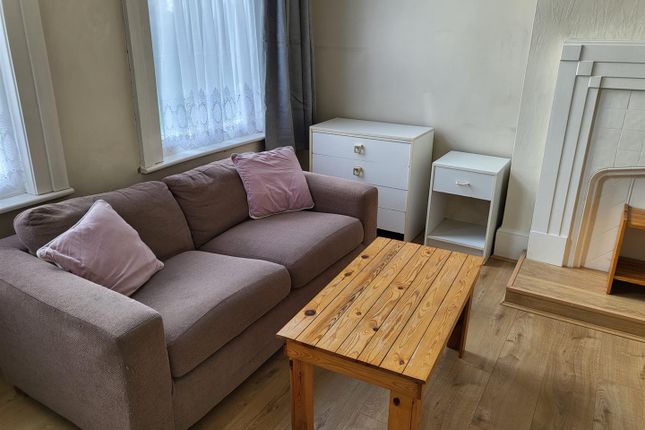 10, Woodside Road, London photo 4