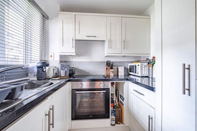 Flat for sale in Guildford, Surrey