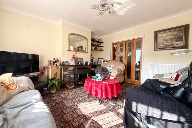 27, Midfield Estate, Pontypool photo 3