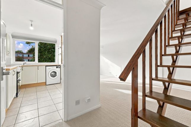 103, Queenswood Gardens, Aldersbrook photo 4