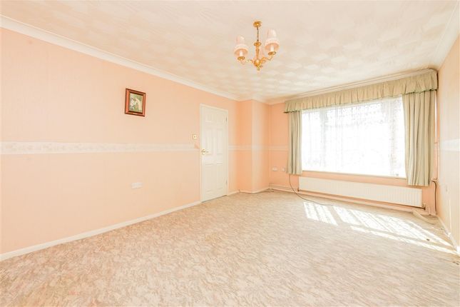Princes Avenue Walderslade, Chatham photo 4